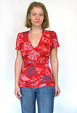 Футболка, расные узоры