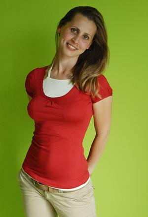 Светло бордовая