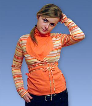 Персиковая кофточка