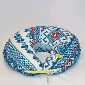 Синяя вышивка