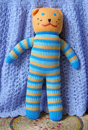 Кот Антон любит батон