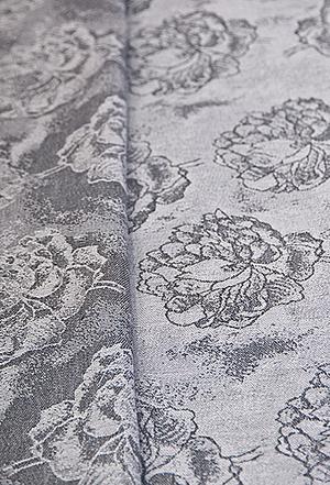 Серые пионы